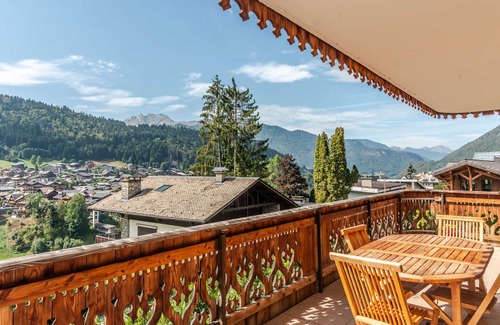 Morzine Appartement | 3 pièces rénové avec terrasse, cheminée, animaux admis, parking et wifi à Morzine