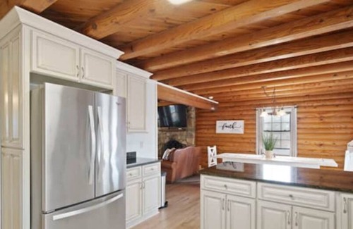 Prosperity Church Road Maison | Renovated 5BR/3BA Cabin w/ Rec Room