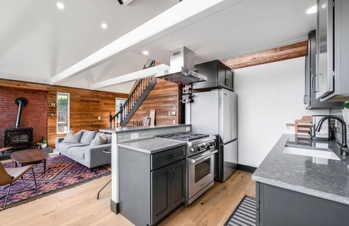 South Colby Maison | Renovated A-frame with water view