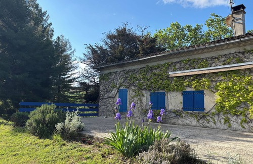 Limoux Maison | Gîte rénové et climatisé avec jardin privé « Aux Volets Bleus »