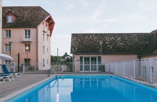 La Roche-Posay Appartement | Appartement rénové proche Thermes avec piscine et Wi-Fi