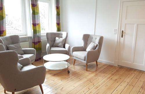 Schwerin Appartement | Renovated apartment in listed villa with lake view