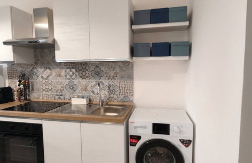 Ladispoli Appartement | Renovated apartment with garden 20 steps from the sea and 200mt from the center.