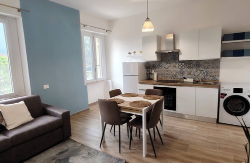 Ladispoli Appartement | Renovated apartment with garden 20 steps from the sea and 200mt from the center.