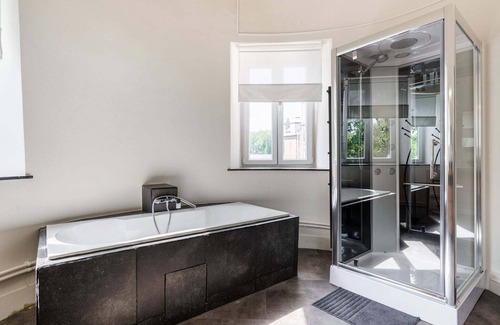 Gesves Autre | Appartement entièrement rénové dans un château pour 16 personnes sur un grand domaine (2ème étage)