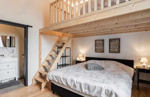 Gesves Autre | Appartement entièrement rénové dans un château pour 16 personnes sur un grand domaine (2ème étage)
