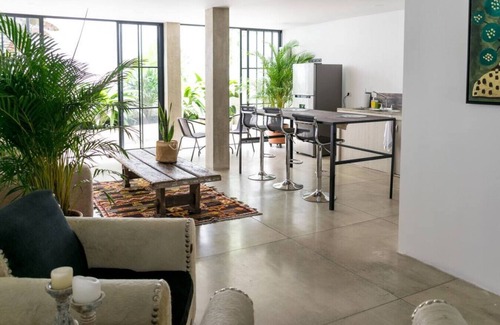 Cali Appartement | Renovated APT Perfect for Romantic Weekend Getaway