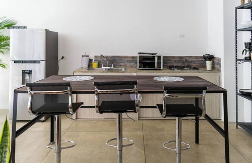 Cali Appartement | Renovated APT Perfect for Romantic Weekend Getaway