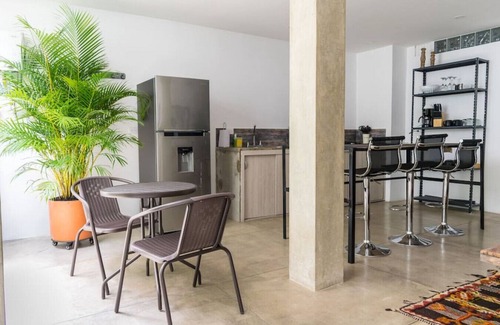 Cali Appartement | Renovated APT Perfect for Romantic Weekend Getaway