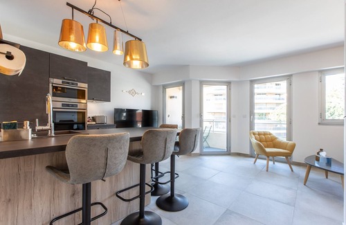Le Suquet Appartement | Renovated Apt with Balconies - Holiday/Congress