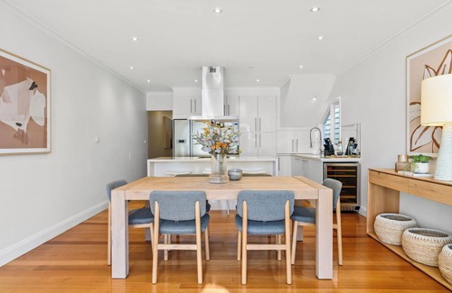 Albert Park Appartement | Renovated Brilliance in Bayside Albert Park