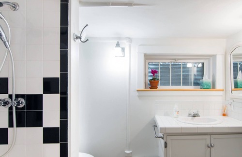 Mapleton Hill Maison | Renovated basement studio in historic Mapleton Hill.