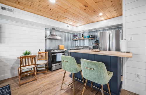 Margate City Maison | Renovated Beach Cottage + Offstreet Parking + 1 Block to Beach!