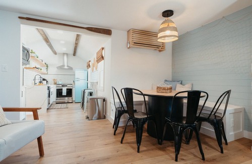 West Belmar Maison | Renovated Bright, Fun, Airy, Fire Pit Backyard, Bikes & Beach Badges