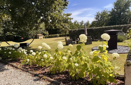 Mareuil en Perigord Maison | Maison de campagne rénovée, climatisée, avec piscine chauffée et 9 couchages