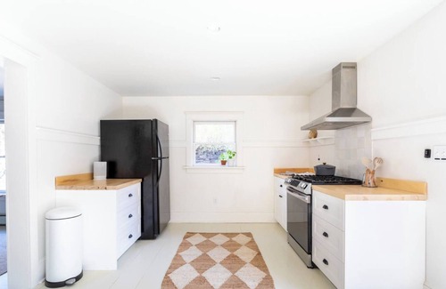 Denver Autre | Renovated Catskills Farmhouse - hiking, swimming, quaint towns, 1st floor living