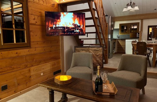 Crest-Voland Chalet De Ski | Chalet rénové 2-4 pers, terrasses, vue Mont Charvin