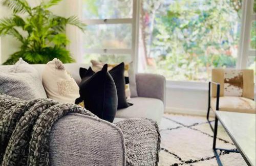 Roseville Maison | Renovated charming & cozy house (Walk to Station)