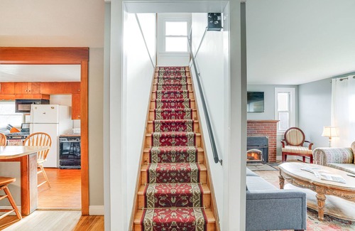 Chatham Maison | Renovated Chatham Home ~ Half Mi to Downtown!