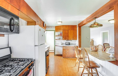 Chatham Maison | Renovated Chatham Home ~ Half Mi to Downtown!