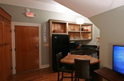Historic Montford Appartement | À pied du centre-ville d'Asheville depuis l'église rénovée, le quartier historique de Montford