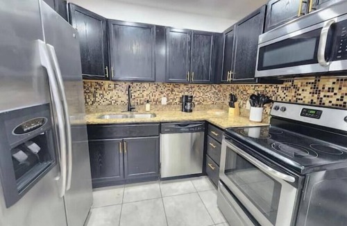 Northwest Orlando Maison | Renovated College Park 3/2 Sleeps10 close to WP