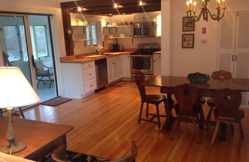 Housatonic Maison | Colonial rénové sur la rivière! Vues fantastiques