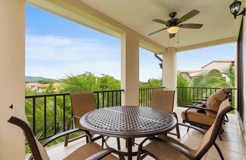 Coco Copropriété | Well-decorated 3rd-floor unit with unique designs and mountainview in Coco