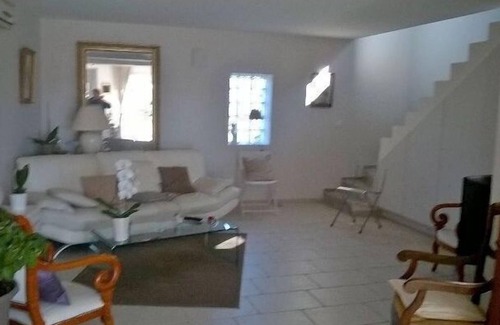 Fontanes Maison | Maison rénovée style contemporain dans petit village, vue sur le Pic Saint Loup