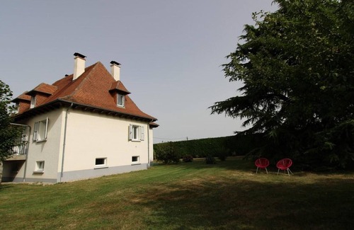Arpajon-sur-Cere Cottage | Gîte rénové proche Aurillac, jardin & garage