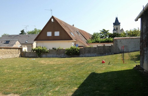 Thivars Cottage | Maison rénovée avec jardin, 3 chambres, à 10 min de Chartres, idéale pour familles et escapades romantiques