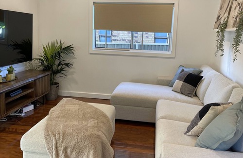 Clontarf Maison | Renovated cottage- short walk to the beach