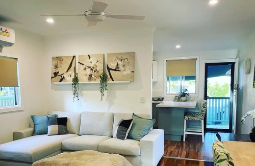 Clontarf Maison | Renovated cottage- short walk to the beach