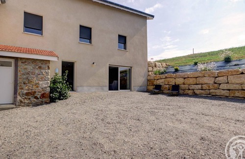 Panissieres Cottage | Renovated cottage with fiber in Panissières