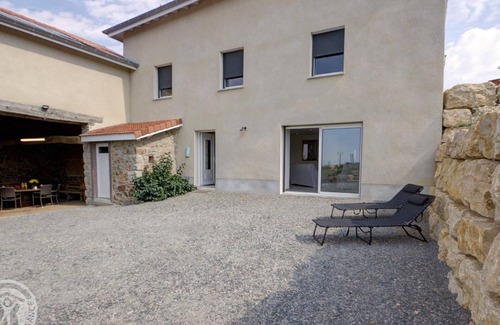 Panissieres Cottage | Renovated cottage with fiber in Panissières