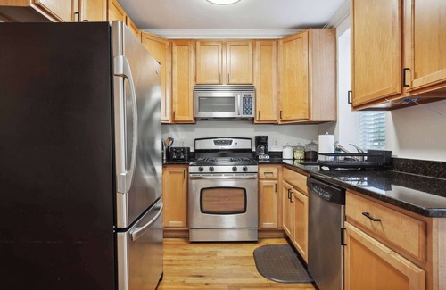 Manor Park Maison | Renovated DC Home w Parking!