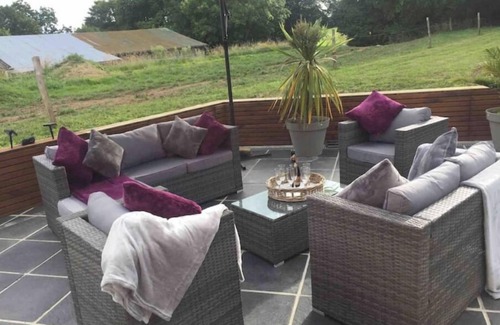 Bazouges-la-Perouse Maison | Renovated farmhouse in countryside settingnn