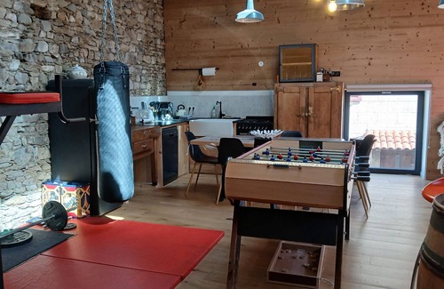 Saint-Paul en Jarez Maison | Ferme rénovée dans village avec piscine, sauna, bain nordique et filet suspendu