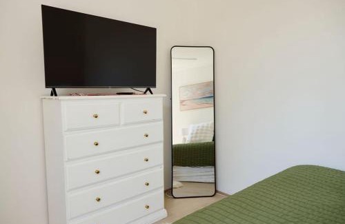 Varsity Lakes Maison | Renovated Family Retreat Pet Friendly