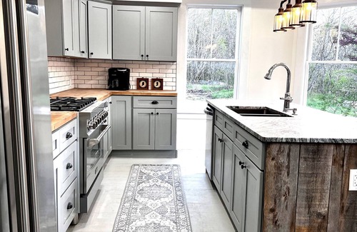Sebago Maison | Renovated Farmhouse Close to Sebago Lake