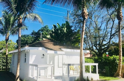 Southwest Coconut Grove Maison | Renovated Grove Bungalow | Steps from Coconut Grove