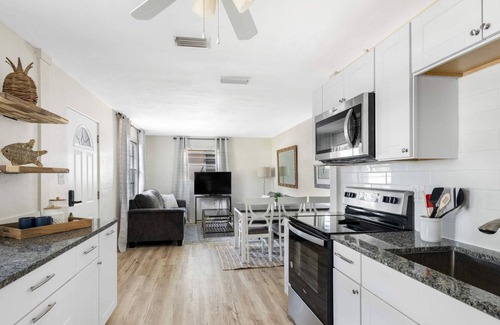 South Daytona Maison | Renovated Home by Beach & Daytona Intl. Speedway