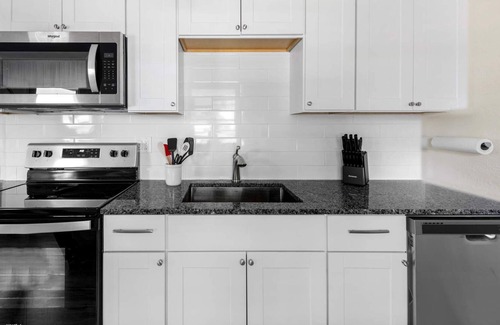 South Daytona Maison | Renovated Home by Beach & Daytona Intl. Speedway