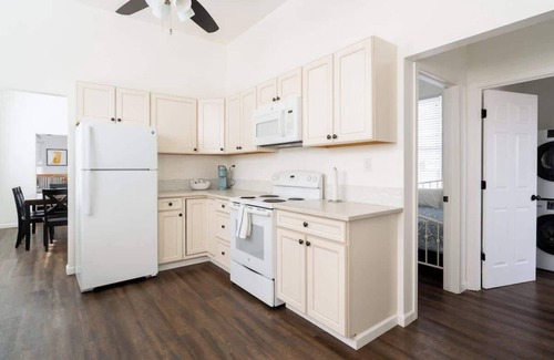 Hosford-Abernethy Maison | Renovated 3BR Tilikum View in heart of SE Division
