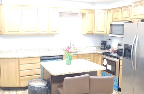 Seabrook Maison | Renovated home with 7 Bedrms with 4 Full Baths. 20 minutes from DC & Baltimoren