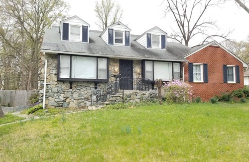Seabrook Maison | Renovated home with 7 Bedrms with 4 Full Baths. 20 minutes from DC & Baltimoren