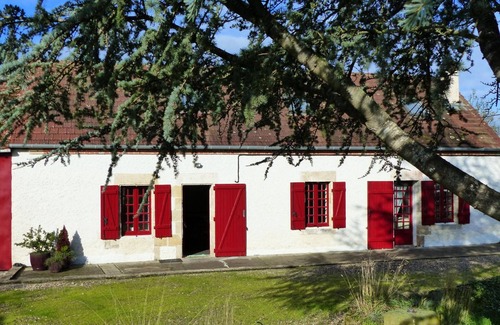 Franchesse Cottage | Maison rénovée à Franchesse avec grand jardin et animaux admis