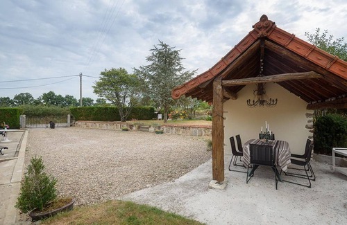 Franchesse Cottage | Maison rénovée à Franchesse avec grand jardin et animaux admis