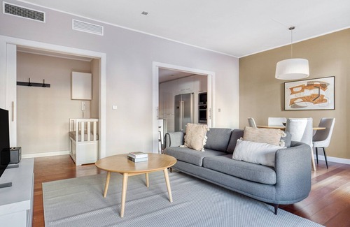 Les Corts Appartement | Renovated Les Corts 2BR w/ Balcony, by Blueground