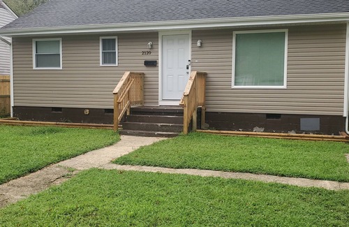 Petersburg Maison | Renovated "Like New" Comfy Home.